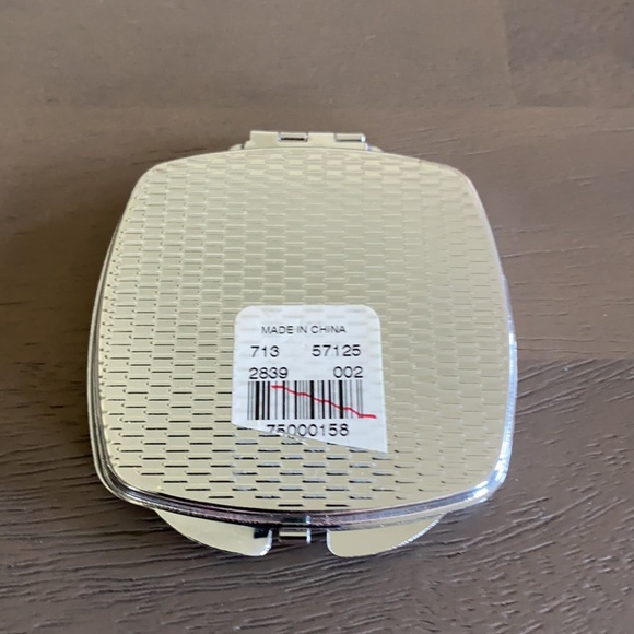 Compact mirror - Picture 3 of 3